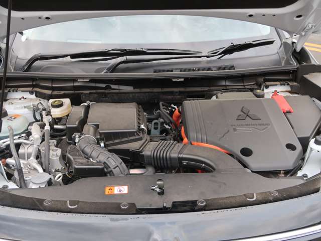 アウトランダー PHEV 2.4 P 4WD 雹害修理済車 スマホ連携ナビ 全方位