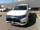 アウトランダーPHEV2.4 G 4WDメモリーナビ　フルセグTV　全周囲カメラ