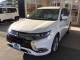 アウトランダーPHEV2.4 G 4WD三菱認定UCAR 純正OPナビ